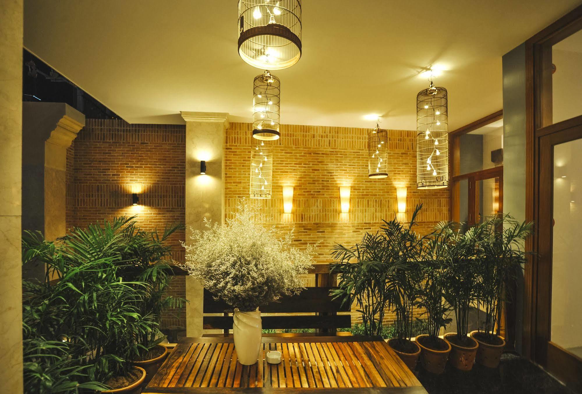 Seasing Boutique Hotel Nha Trang Buitenkant foto